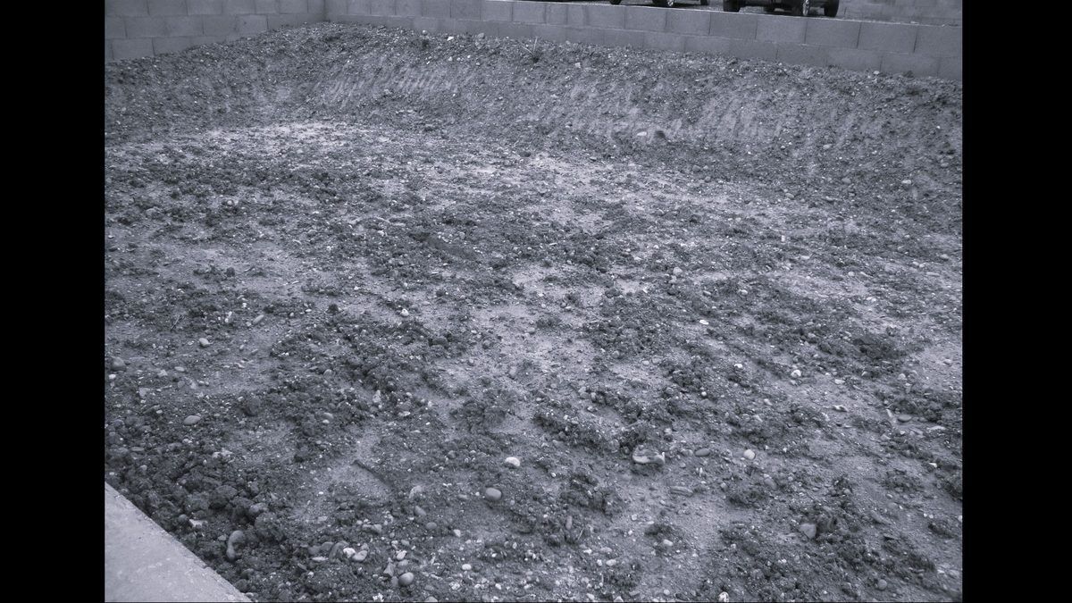 Le jardin avant le projet, à l’état brut, l’endroit semblait relativement petit. Qu’est-ce que ça vous inspire