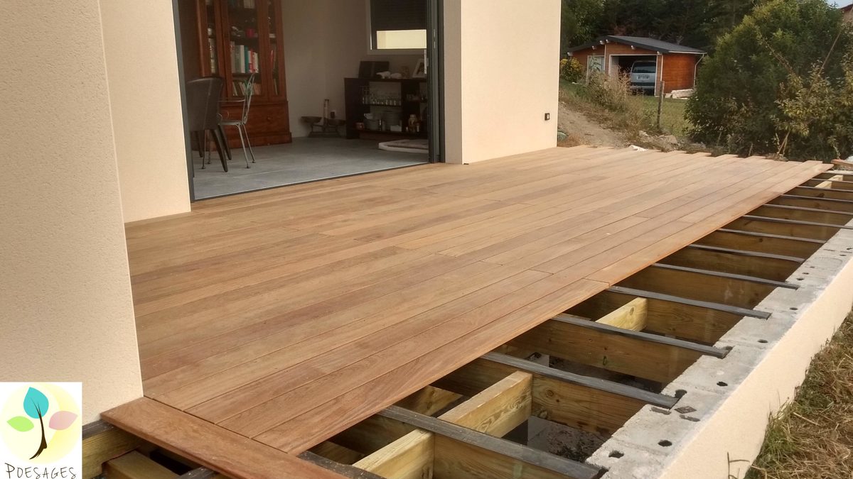 L’importance de la continuité intérieur-extérieur soulignée par une terrasse finement travaillée