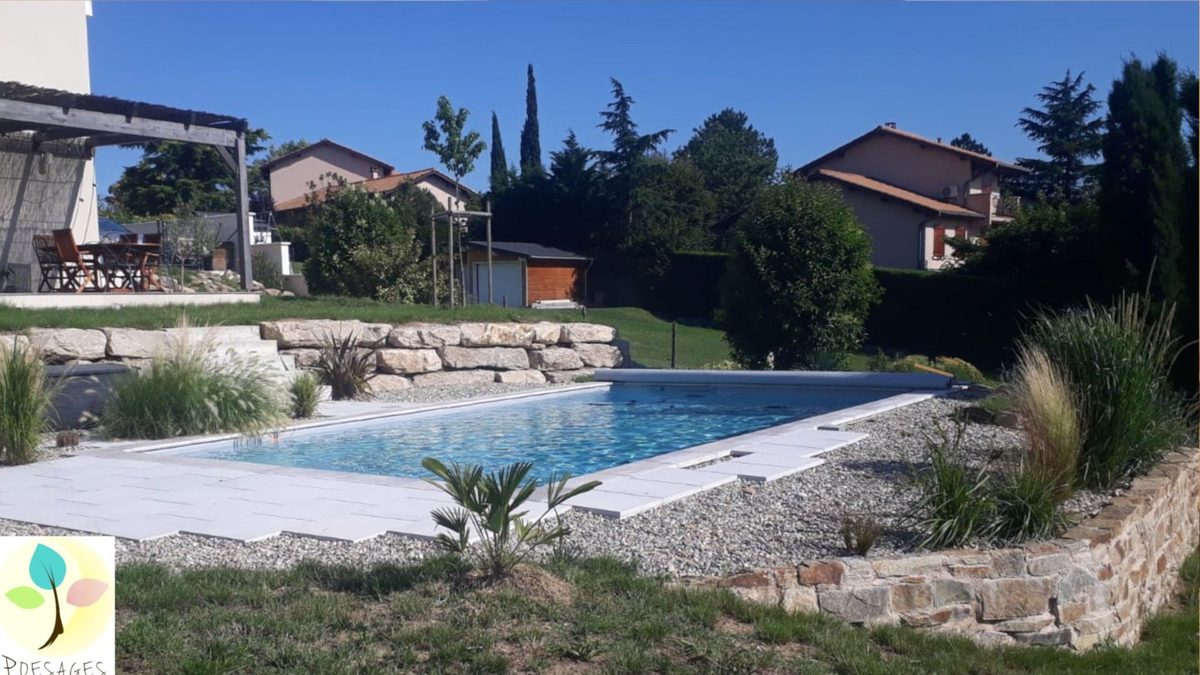 Jardin de coteau avec vue